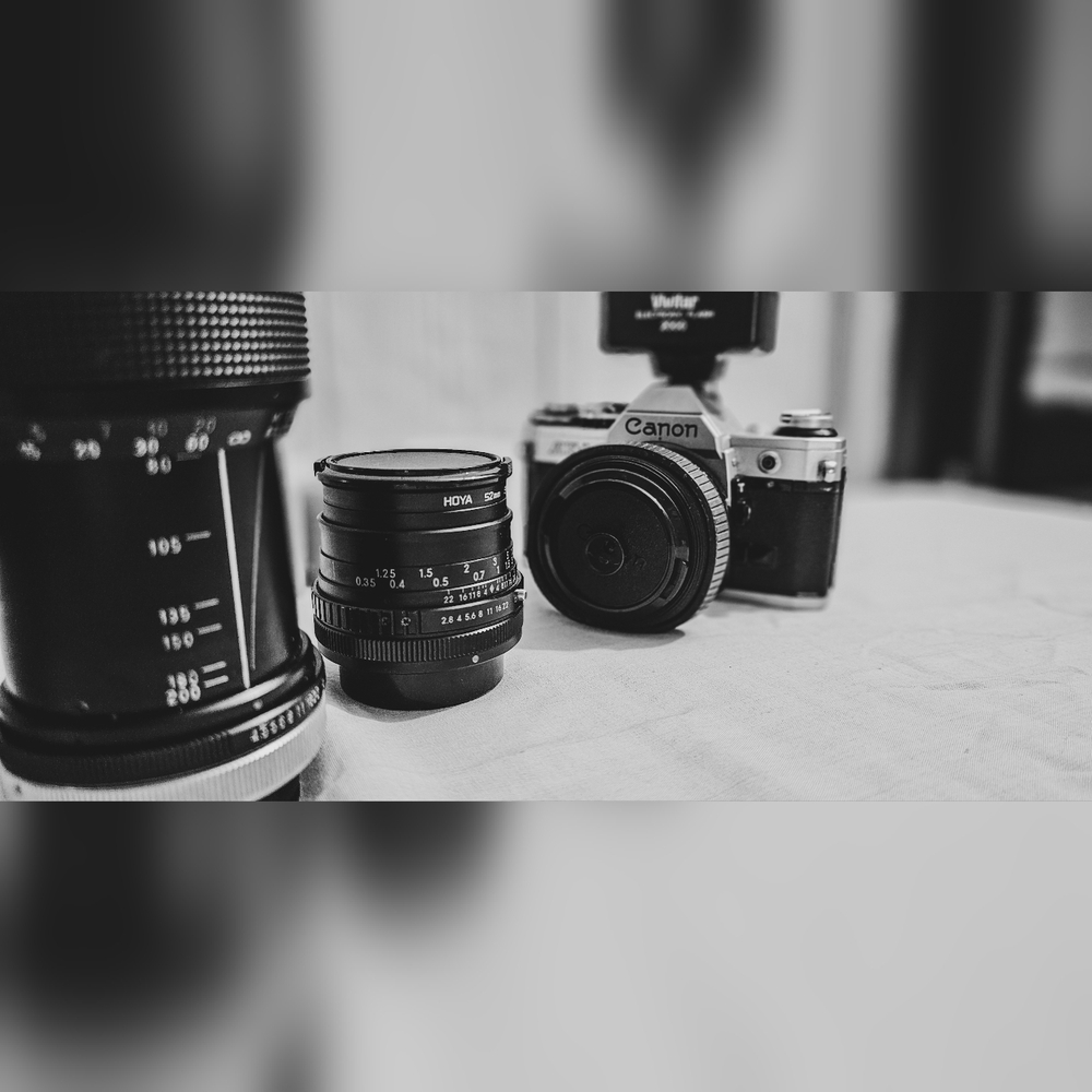 $500FULL SET CANNON AE-1 Film Camera W/55mm Lens;Vivitar 2 Lens/Flash AND Bag.